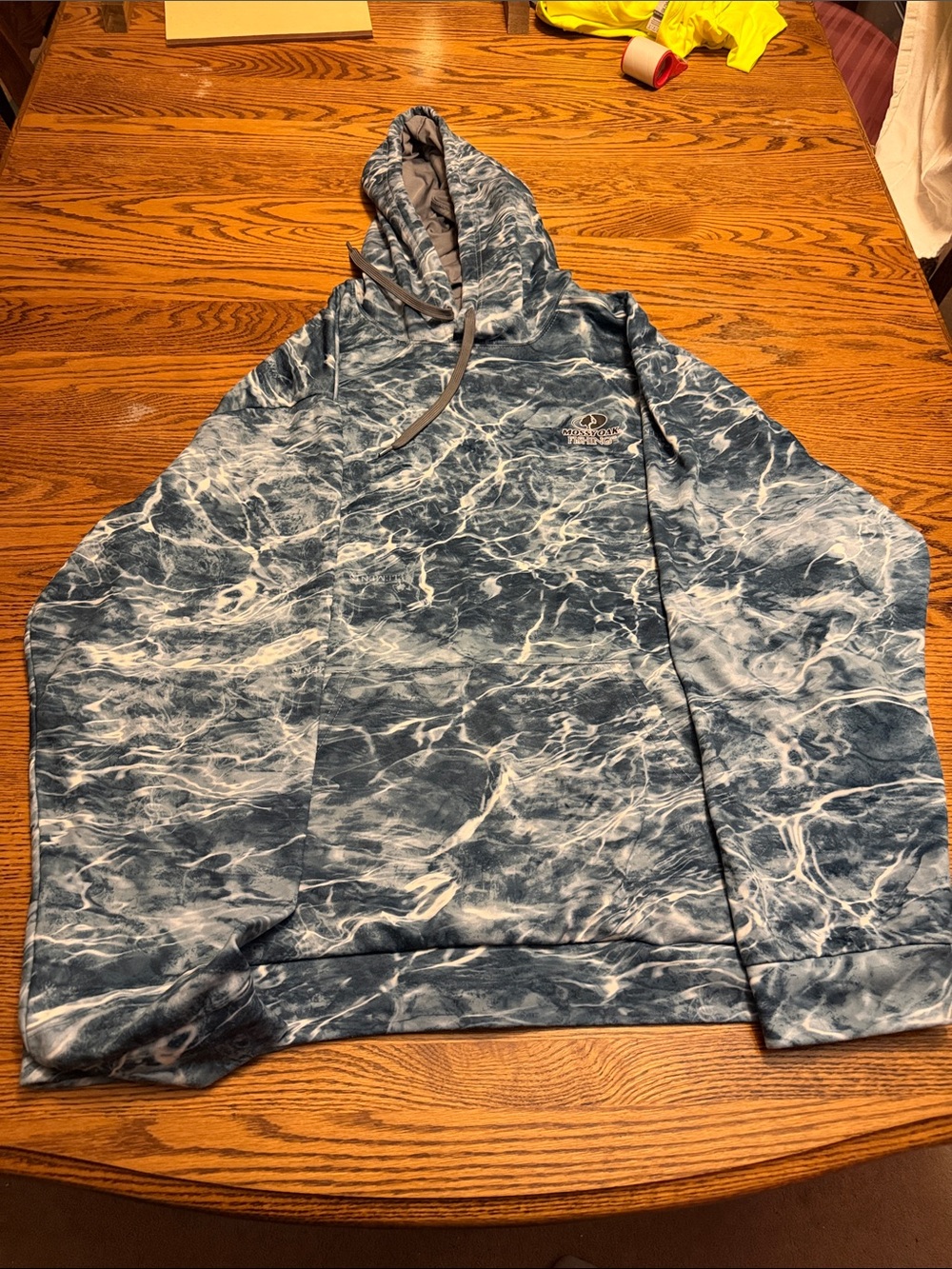 Mossy Oak Men's Nautical Wave-Print hoodie. XL Blue & White